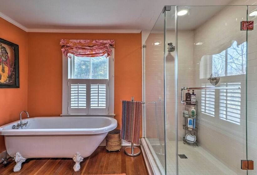 Cozy Litchfield House W/ Fenced In Yard & Fire Pit