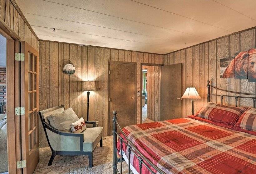 Show Low Cabin W/ Fire Pit: Near Hiking!