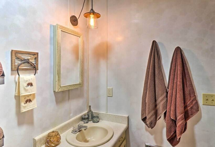 Show Low Cabin W/ Fire Pit: Near Hiking!