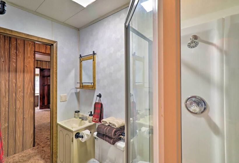 Show Low Cabin W/ Fire Pit: Near Hiking!