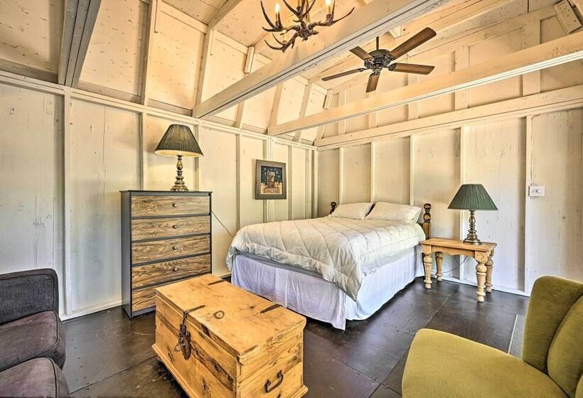 Dog Friendly Munds Park Cabin W/ Deck!