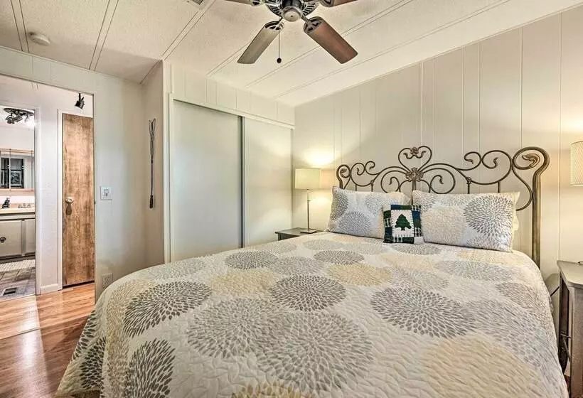 Dog Friendly Munds Park Cabin W/ Deck!