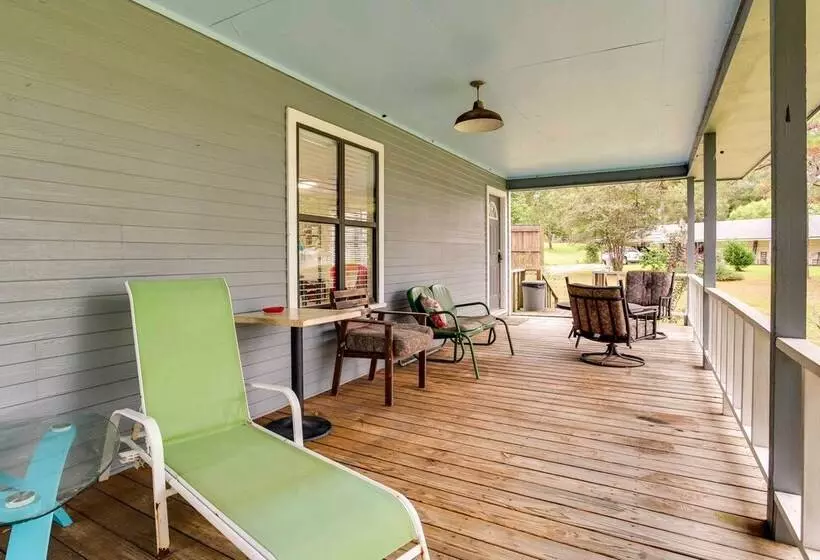 Doyline Cottage W/ Large Porch & Lake Access!