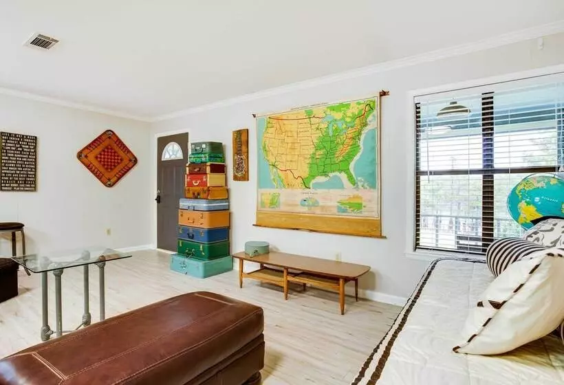 Doyline Cottage W/ Large Porch & Lake Access!