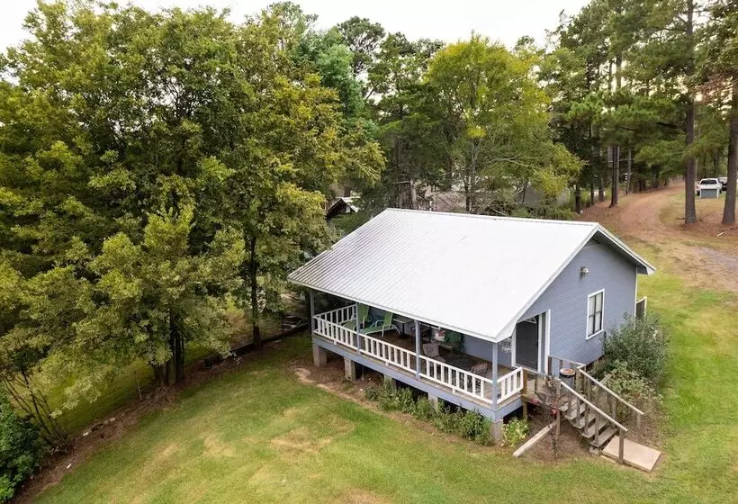 Doyline Cottage W/ Large Porch & Lake Access!
