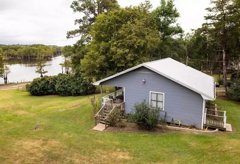 Doyline Cottage W/ Large Porch & Lake Access!