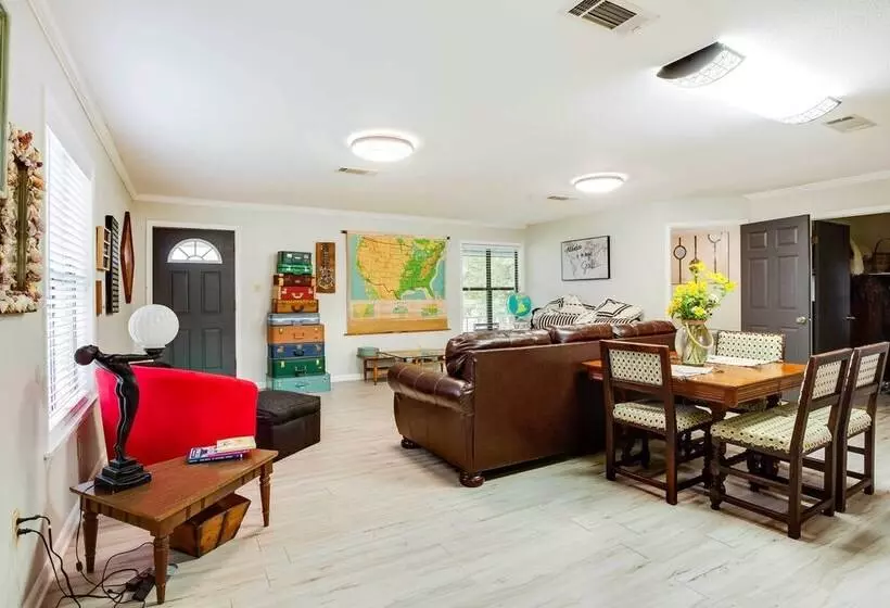 Doyline Cottage W/ Large Porch & Lake Access!