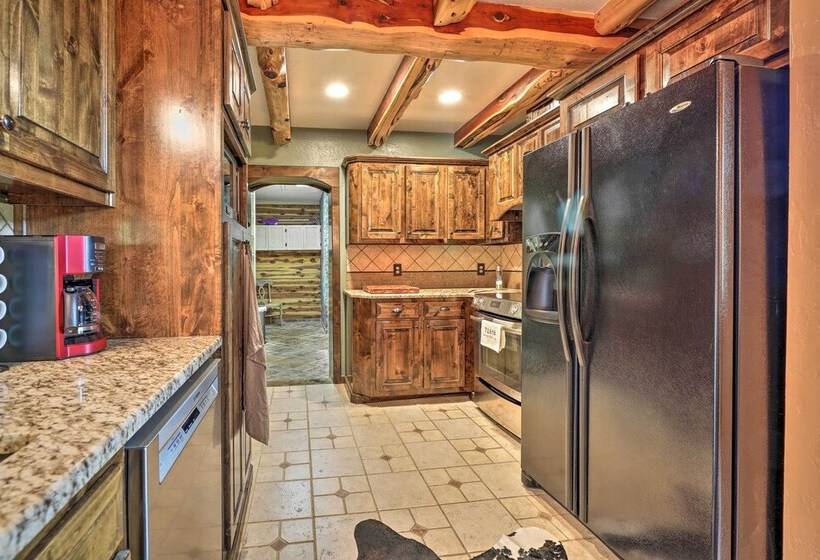 Eureka Springs Area Cabin W/ Deck + 7 Acres!