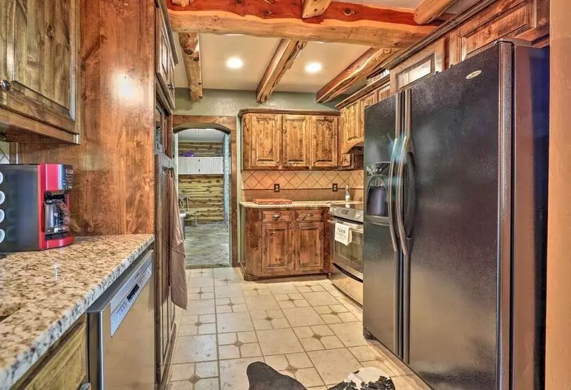 Eureka Springs Area Cabin W/ Deck + 7 Acres!