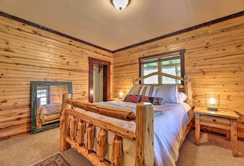 Eureka Springs Area Cabin W/ Deck + 7 Acres!