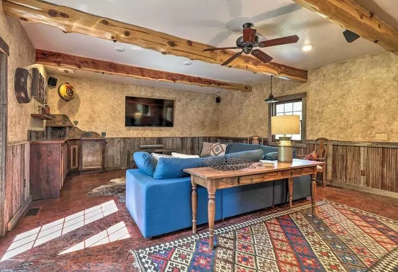 Eureka Springs Area Cabin W/ Deck + 7 Acres!