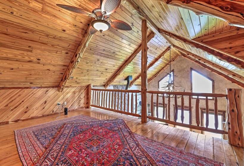 Eureka Springs Area Cabin W/ Deck + 7 Acres!