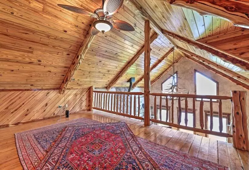 Eureka Springs Area Cabin W/ Deck + 7 Acres!