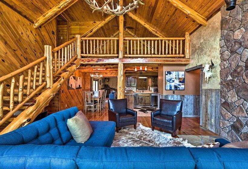 Eureka Springs Area Cabin W/ Deck + 7 Acres!