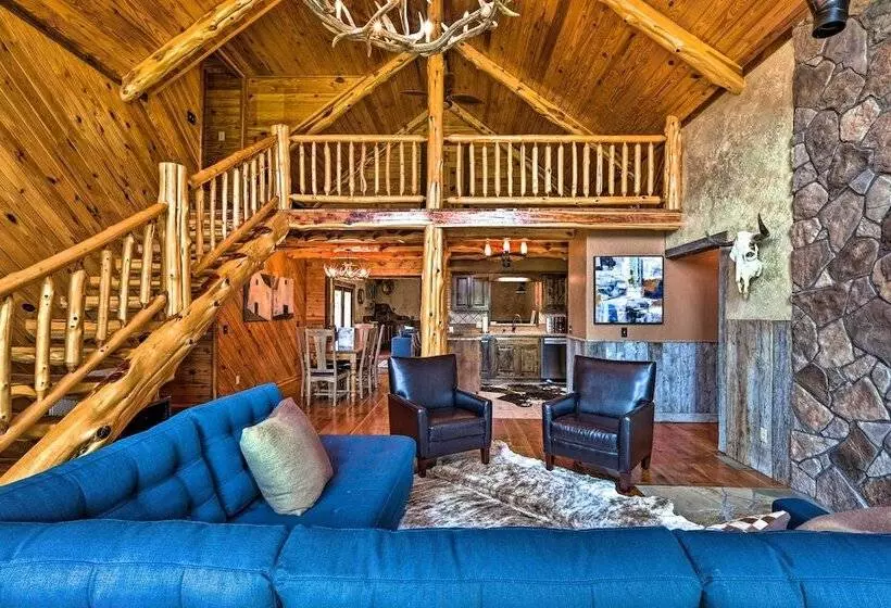 Eureka Springs Area Cabin W/ Deck + 7 Acres!