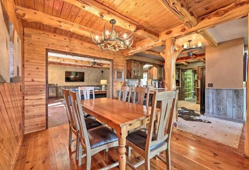 Eureka Springs Area Cabin W/ Deck + 7 Acres!