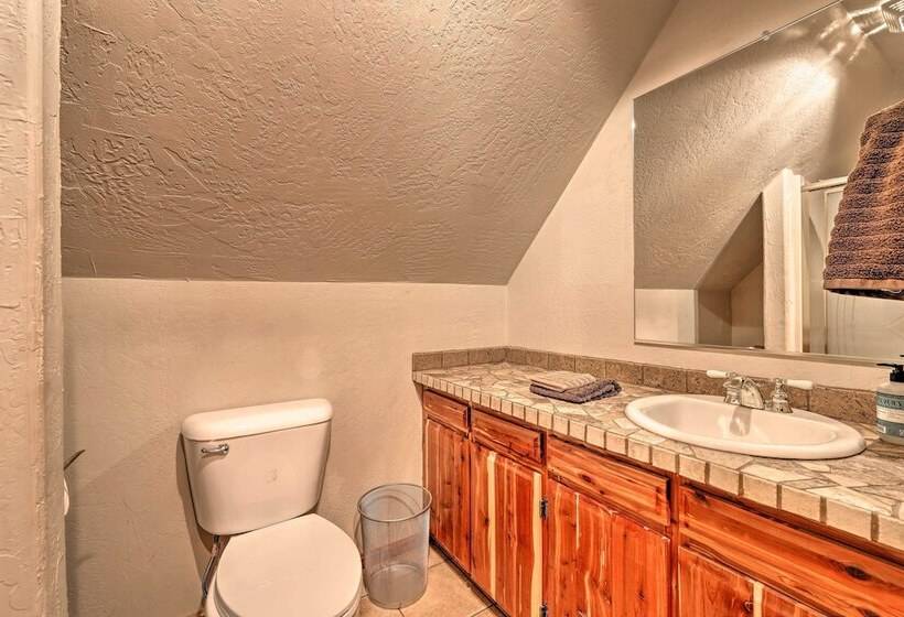 Eureka Springs Area Cabin W/ Deck + 7 Acres!