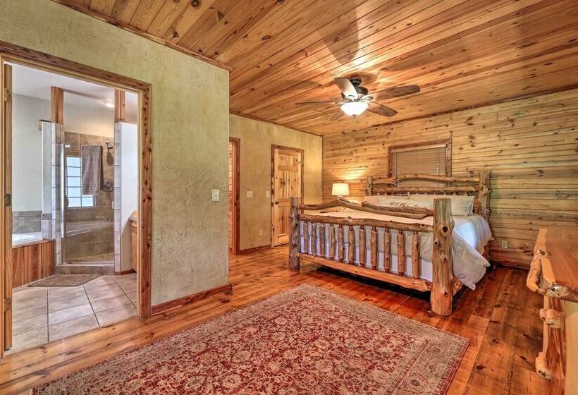 Eureka Springs Area Cabin W/ Deck + 7 Acres!