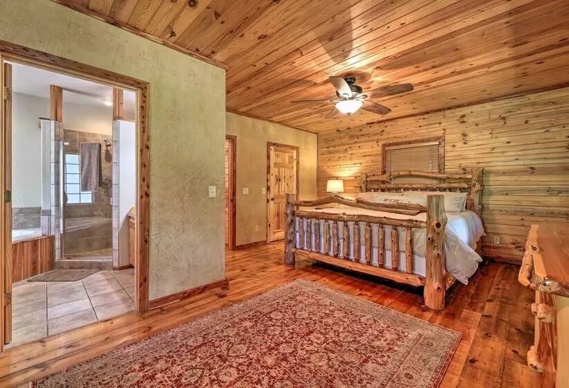 Eureka Springs Area Cabin W/ Deck + 7 Acres!