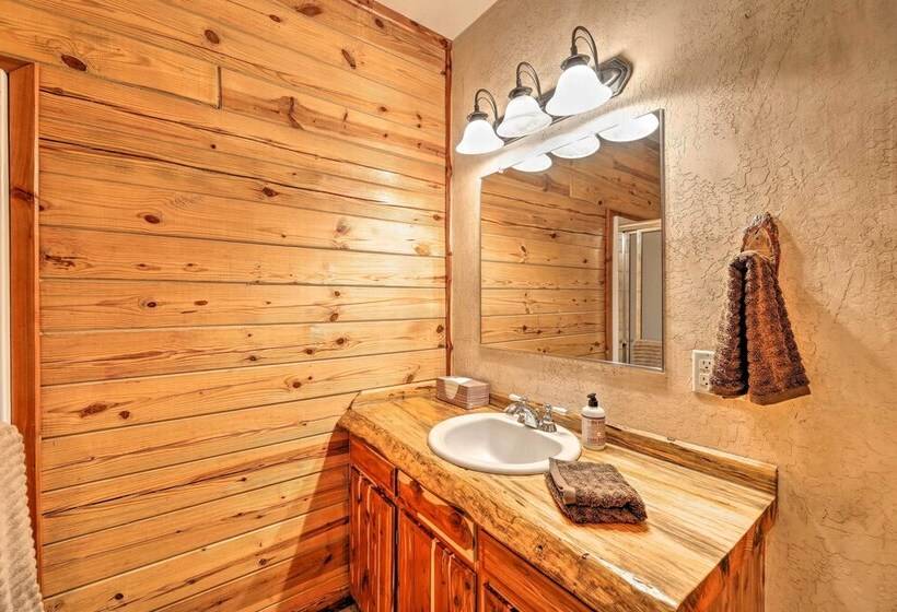 Eureka Springs Area Cabin W/ Deck + 7 Acres!