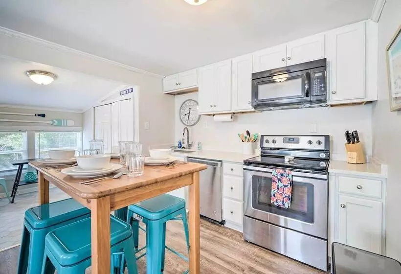 Duplex Unit < 2 Mi To Fishing & Beach Access