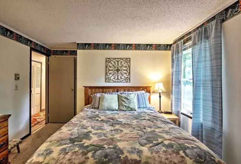 Great Valley Home W/ On Site Pond, 7 Mi To Skiing!