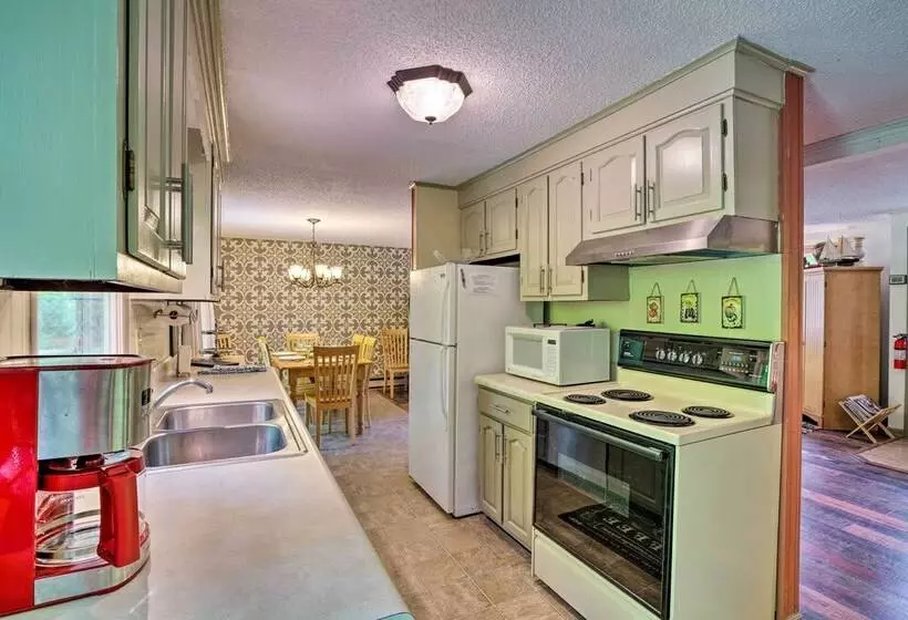 Great Valley Home W/ On Site Pond, 7 Mi To Skiing!