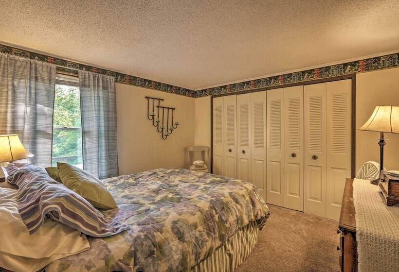 Great Valley Home W/ On Site Pond, 7 Mi To Skiing!