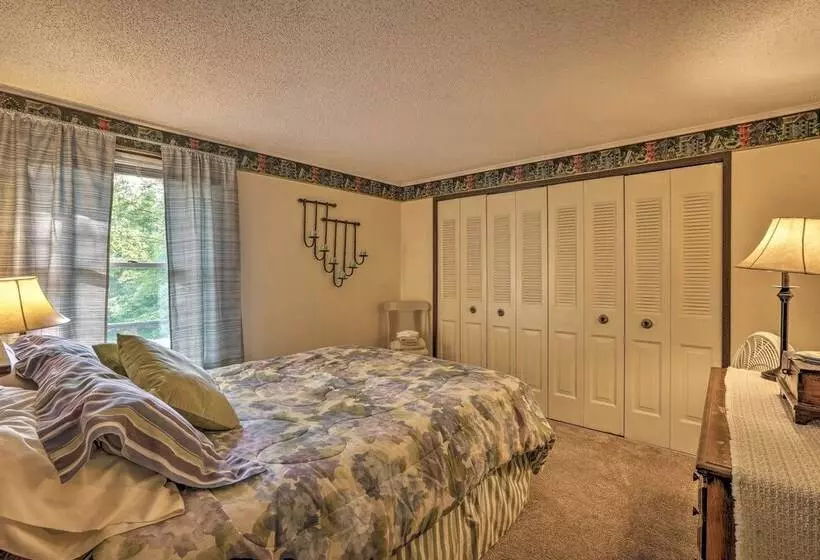 Great Valley Home W/ On Site Pond, 7 Mi To Skiing!