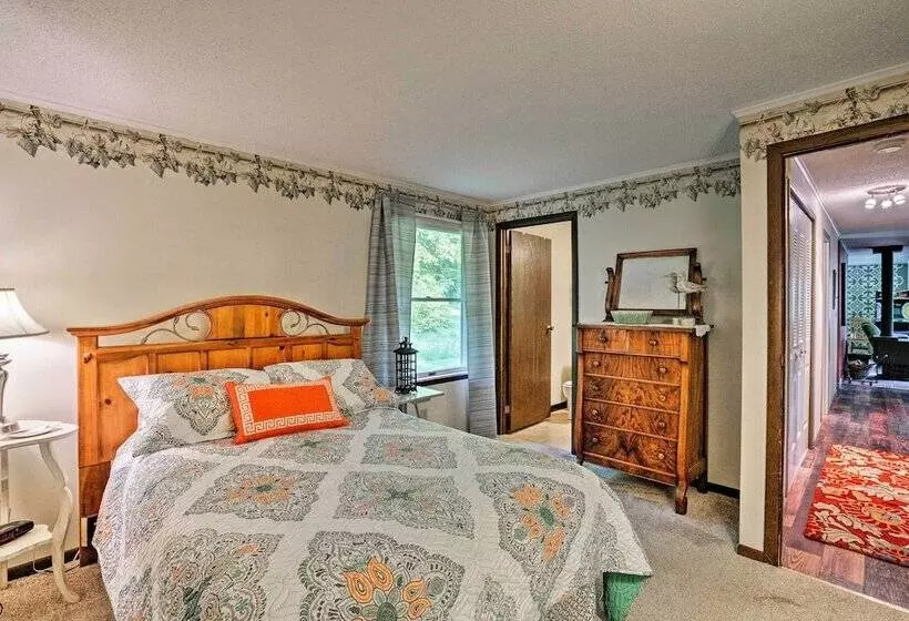 Great Valley Home W/ On Site Pond, 7 Mi To Skiing!