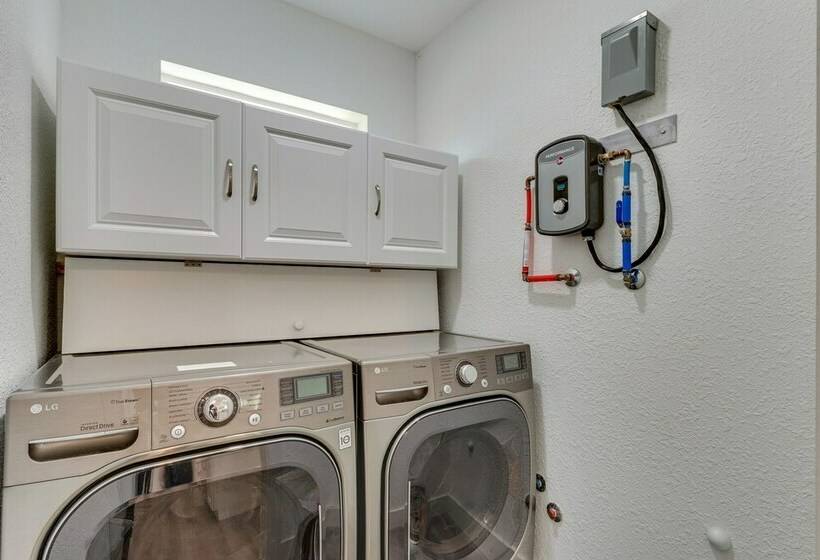 Gulf Breeze Home W/ Screened Porch: Near Beach!