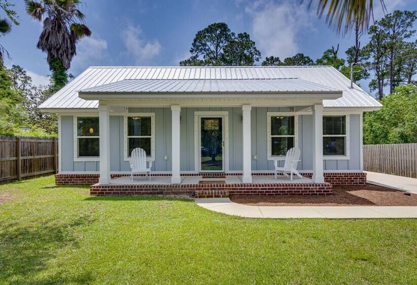 Gulf Breeze Home W/ Screened Porch: Near Beach!