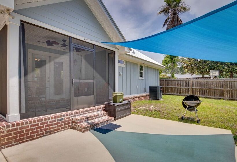 Gulf Breeze Home W/ Screened Porch: Near Beach!