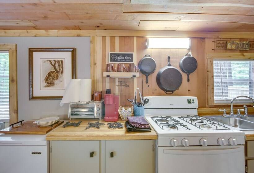 Hemphill Home W/ Community Perks < 1 Mi To Water!