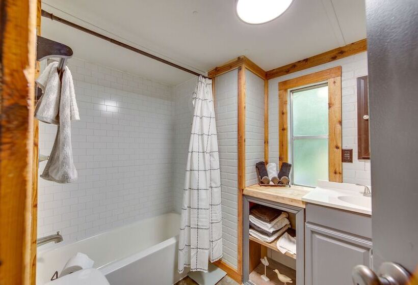 Hemphill Home W/ Community Perks < 1 Mi To Water!