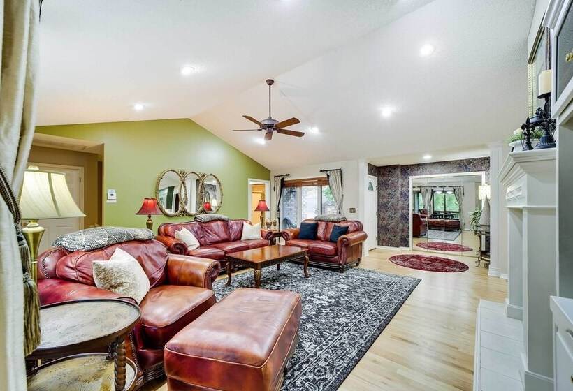 Home In Bella Vista W/ Deck & Lake Windsor Views!