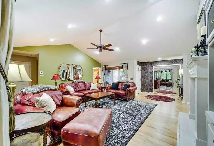 Home In Bella Vista W/ Deck & Lake Windsor Views!