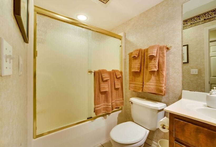 Home In Bella Vista W/ Deck & Lake Windsor Views!