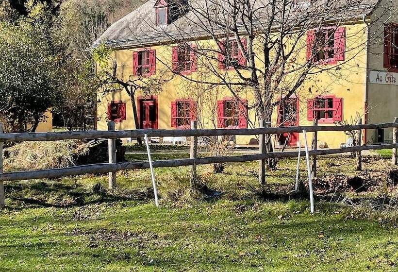 مسافرخانه Gîte Auberge Les Cascades