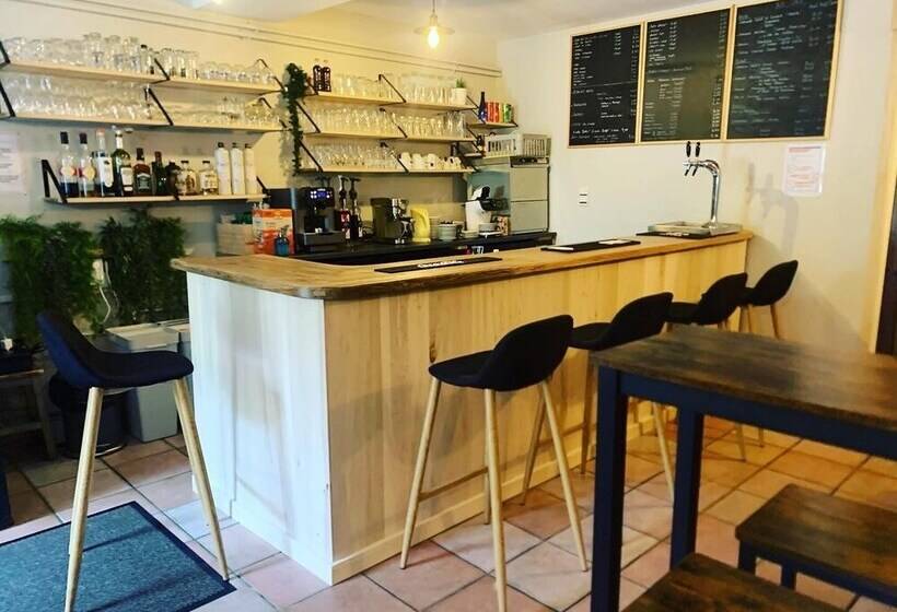 مسافرخانه Gîte Auberge Les Cascades