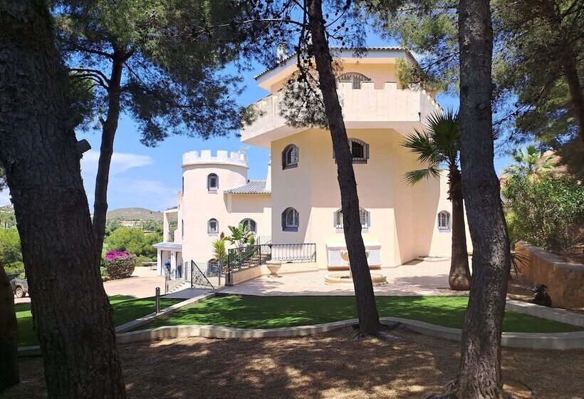 هتل El Castillo La Manga Club