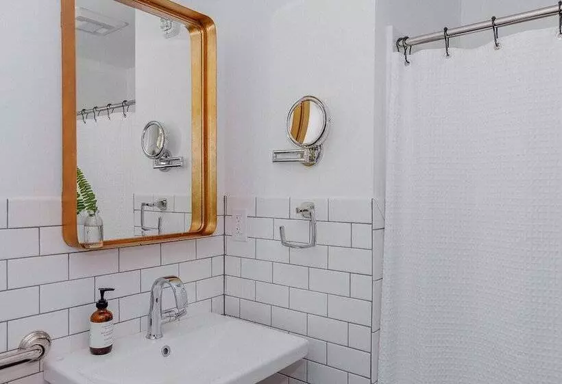 Hotelli Fire Station One Boutique