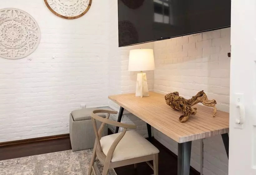 Hotelli Fire Station One Boutique