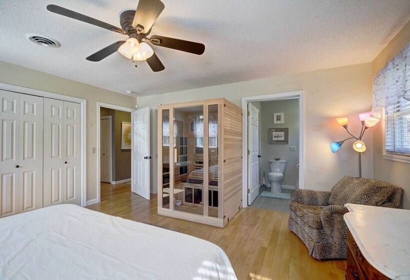 House Of Art  Group Escape By Parks & Lake!