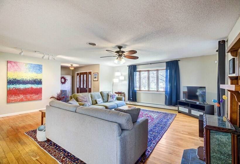 House Of Art  Group Escape By Parks & Lake!