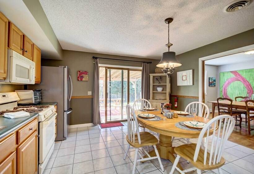 House Of Art  Group Escape By Parks & Lake!