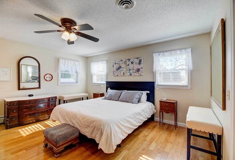 House Of Art  Group Escape By Parks & Lake!