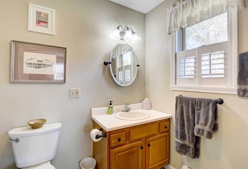 House Of Art  Group Escape By Parks & Lake!