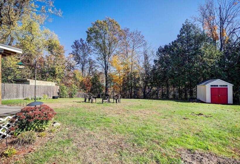 House Of Art  Group Escape By Parks & Lake!