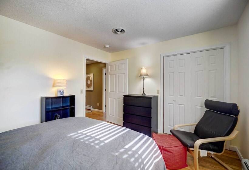 House Of Art  Group Escape By Parks & Lake!